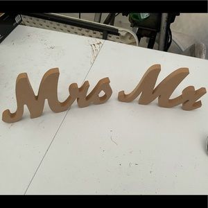 Mr and mrs sign